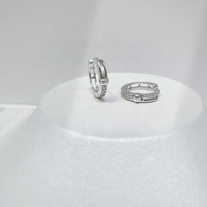 Boucles d'oreilles créoles en argent sterling 925, motif nœud simple, haute qualité, petites, classiques, style coréen et occidental, pour enseignant(e)s - Product Image 1