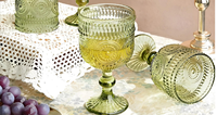 Vente en gros de 5 styles de gobelets à vin vintage verts embossés, verrerie de luxe rétro colorée pour la décoration de mariages, de fêtes et d'événements