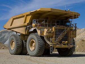 Camión Volquete de Minería de Servicio Pesado 793D de 50 Toneladas de Marca Líder para Construcción y Minería con Neumáticos Sólidos y Componentes Esenciales de Motor y Motorización - Product Image 2