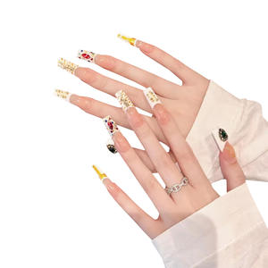 Faux ongles carrés à presser style rétro chinois, motif Joker exquis en métal doré et argenté, à porter à la main, vente en gros - Product Image 1