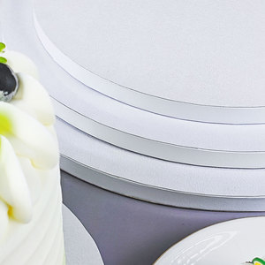 Plateau rond en carton épais de qualité alimentaire argenté pour gâteaux, idéal pour les pâtisseries professionnelles et la présentation de desserts - Product Image 5