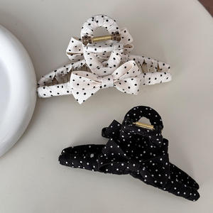 Pince à cheveux croisée grande taille à pois noirs et blancs, tendance, en plastique, style requin, accessoire de mode pour filles - Product Image 2