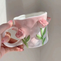 Vente directe d'usine Style moderne 350ml tasse en céramique tenue dans la main irrégulière en trois dimensions fleur Rose tulipe tasse