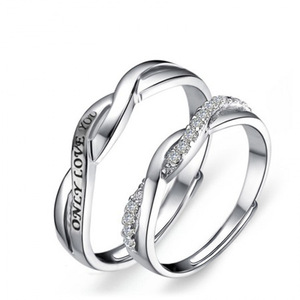 Anello aperto minimalista da donna con design intrecciato a forma di cuore, gioiello alla moda per tutti i giorni - Product Image 1