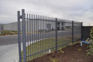 HT-FENCE vorgefertigte geschmiedete Streikposten Top Garden Durable Steel Fence Stahlrohr zaun