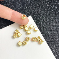 Perle cubique facettée mate en laiton plaqué or 18 carats de 5 mm pour la fabrication de bijoux