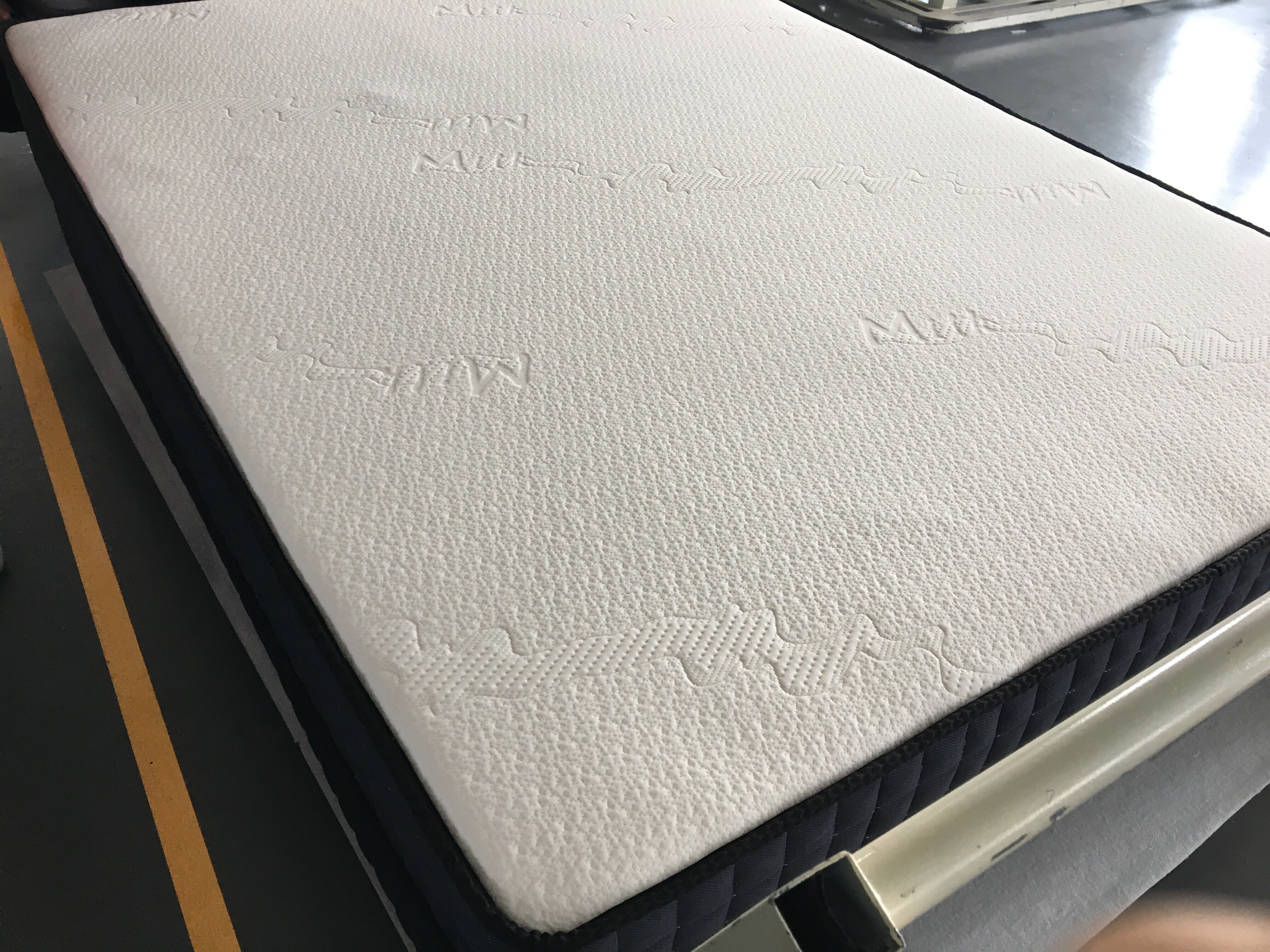 Gel memory foam mattress Comfortable feel foam mattress CertiPUR Certificates washable and removable cover PU foam