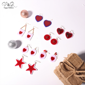 Día de San Valentín regalo de Navidad rojo de joyería de resina acrílica Lucite corazón chapado en oro pendientes para mujer - Product Image 1