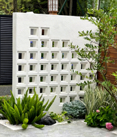 Briques décoratives creuses en terre cuite naturelle frittée, blanches, à motif ajouré, pour murs modernes, piscines et halls.
