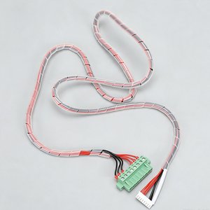 Harnais de câblage multi-prises personnalisé avec gaine spirale, connecteur blanc et bornier vert pour le contrôle et l'automatisation industriels - Product Image 3