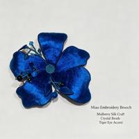 Broche florale artisanale chinoise Miao, tissée avec des perles de pierre bleue, broche vintage, accessoire de vêtement ethnique pour femmes, cadeau