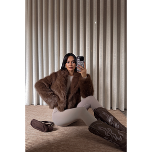 Abrigo Corto de Piel Sintética Marrón con Cierre de Botones a Presión, Método de Tejido Entrecruzado y Diseño de Una Sola Fila de Botones - Product Image 3