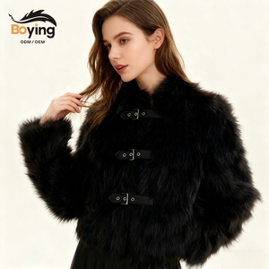 Nuovo Cappotto Invernale da Donna Boying in Ecopelliccia di Volpe - Giacca Integrata in Finta Pelliccia Tinta e Tessuta, Ecologica e Personalizzabile - Product Image 1