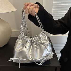 Bolso de hombro tipo cubo con cordón y diseño de lazo - Product Image 4