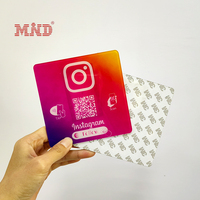 Échantillon gratuit de code QR personnalisé, carte RFID NFC en acrylique, autocollant pour les réseaux sociaux Facebook, TikTok, etc.