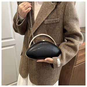 Bolso <span class=keywords><strong>de</strong></span> Mano Personalizado <span class=keywords><strong>de</strong></span> Acrílico, Color Caramelo, Forma <span class=keywords><strong>de</strong></span> <span class=keywords><strong>Huevo</strong></span> <span class=keywords><strong>de</strong></span> Ganso, Pequeño, con Cadena para Mujer, para Cena, Fiesta, Banquete - Product Image 6