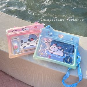 Bolsa impermeable para teléfono con diseño de dibujos animados, transparente, con airbag flotante y pantalla táctil, para actividades acuáticas al aire libre, unisex, para adultos. - Product Image 4