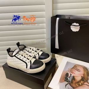 Zapatillas casuales de cuero acolchado con cordones y punta baja para mujer, zapatos planos de moda para uso diario. - Product Image 4