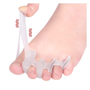 Orthèse pour <span class=keywords><strong>Hallux</strong></span> <span class=keywords><strong>Valgus</strong></span> avec Séparateur d'Orteils SEBS à Quatre Trous pour Utilisation Jour/<span class=keywords><strong>Nuit</strong></span>, Soutien Osseux du Grand Orteil Adulte, Soulagement de la Pression sur l'Orteil, Taille Unique - Product Image 4