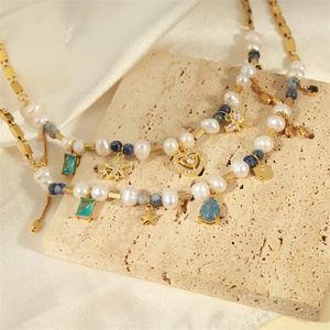 Collier ras du cou étanche en acier inoxydable doré avec perles, breloques en pierre naturelle unique et perles d'eau douce - Product Image 4