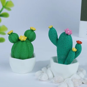 Joli cactus artificiel en pot, mini-ornement en résine, décoration de bureau, cadeau artisanal, design moderne, lot de plusieurs pièces - Product Image 4