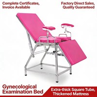 Table d'examen gynécologique en métal renforcé avec dossier réglable, coussin en éponge dense et système de verrouillage pour usage clinique