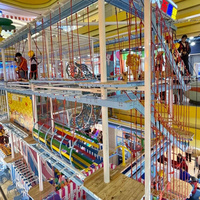 Aire de jeux intérieure construite avec un rembourrage en éponge écologique à fort rebond