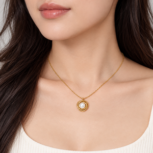 Collier Nid de Perles en Acier Inoxydable Plaqué Or 14K sous Vide avec Pendentif Rond en Perle d'Imitation - Product Image 5