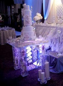 طاولة زفاف من الإكريليك مع قاعدة من الإكريليك على شكل دعامة طاولة كعك للزفاف من مصنع المورد - Product Image 4