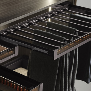 Porte-pantalon minimaliste Cooper Glass Latte avec tiroir télescopique antidérapant pour vêtements et chapeaux - Product Image 2