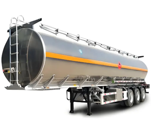 Trois remorques pour véhicules de transport de carburant, un pétrolier et une semi-remorque. - Product Image 2