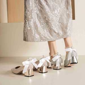 Zapatos de Tacón Alto con Punta Cuadrada y Correa en el Tobillo con Perlas, Modelo Mary Jane 5688M, Forro de Satén, Cómodos para Bodas - Product Image 3
