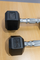 Vente en gros OEM à bas prix en fonte Fitness en caoutchouc ensemble d'haltères hexagonaux sans poids équipement de fitness équipement de fitness haltères hexagonaux en caoutchouc