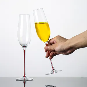 Vente en gros de verres à champagne à longue tige soufflés à la main flûte de verre à champagne rouge coloré pour la fête de mariage