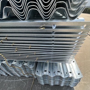 <span class=keywords><strong>Highway</strong></span> <span class=keywords><strong>Guardrail</strong></span> Durable de alta calidad de metal de doble haz de reflectores de fábrica al por mayor de seguridad vial mejorada anticorrosión - Product Image 1