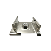 Clip de fixation au plafond réglable OEM avec pince à câble pour éclairages linéaires LED et luminaires suspendus.