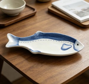 Piatto in Ceramica Dipinto a Mano Blu e Bianco a Forma <span class=keywords><strong>di</strong></span> <span class=keywords><strong>Pesce</strong></span>, Vassoio <span class=keywords><strong>per</strong></span> Servire Frutti <span class=keywords><strong>di</strong></span> Mare e Sushi, Decorazione <span class=keywords><strong>per</strong></span> Tavola, Regalo - Product Image 4