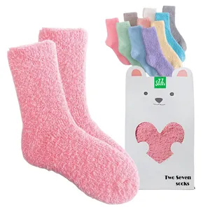 Оптовая продажа, сделай свой логотип своим собственным дизайном, объемные теплые рождественские носки для спальни на заказ, женские пушистые носки