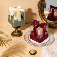 Boîte cadeau personnalisée à bords festonnés, forme carrée, recyclable, avec garnissage en copeaux rouges, surface réfléchissante, design imprimé quadricolore pour occasions spéciales