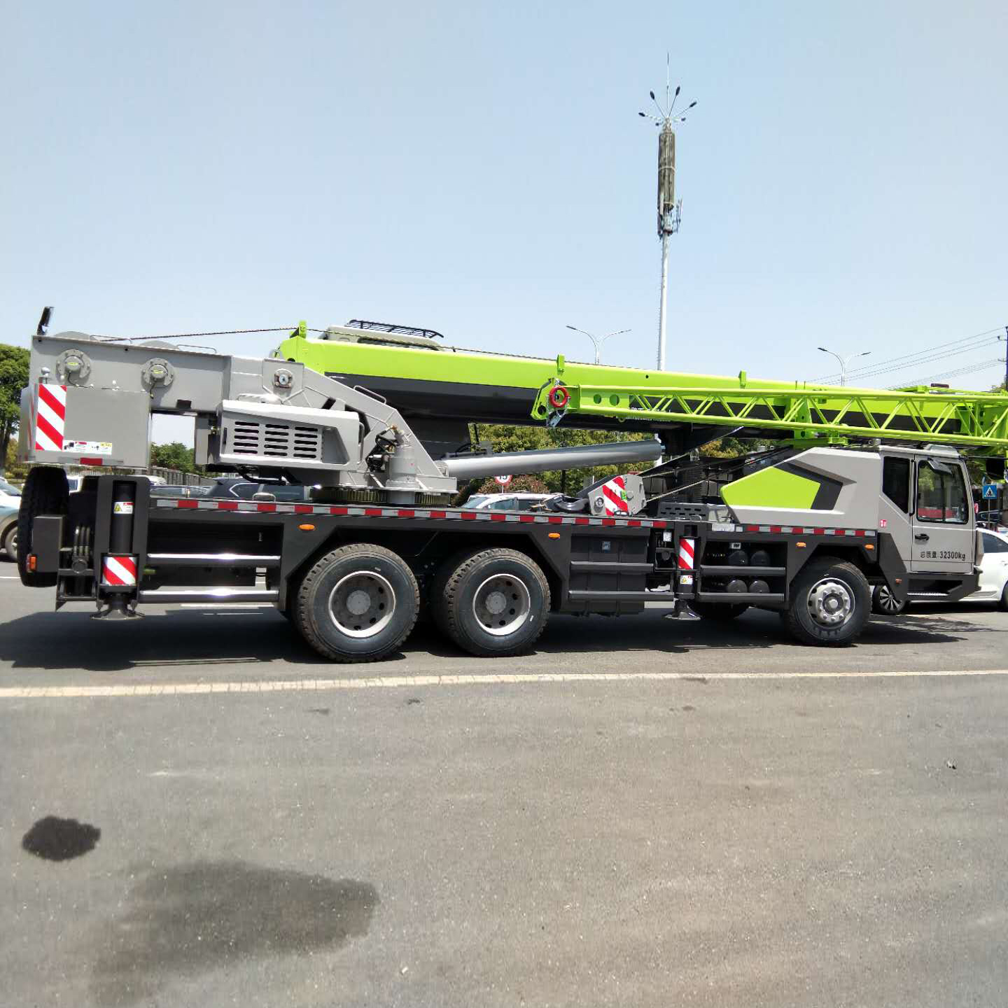 ZTC300V532 - 30 Ton Truck Crane by SINOMADA - High Efficiency