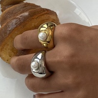 Nouveau Design Étanche Fadeless En Acier Inoxydable 18K PVD Plaqué Or Chunky Pearl Dome Anneaux pour Femmes
