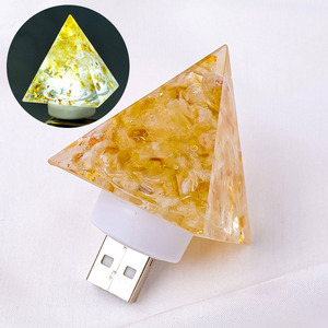 Lámpara Nocturna de Resina Hecha a Mano con Piedras Naturales, Luz Nocturna USB con Fragmentos de Cristal en Forma de Pirámide para Decoración del Hogar y Oficina - Product Image 6