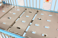 Lit d'hôpital manuel à double manivelle réglable certifié ISO pour les enfants patients Construction en métal/acier avec rails latéraux à roues