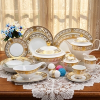 Service de table en porcelaine royale de 98 pièces, vente chaude, vaisselle moderne de luxe, décoration en or en relief, vaisselle en porcelaine osseuse