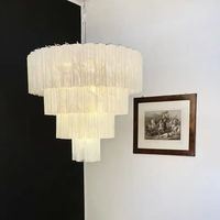Lustre en verre blanc d'albâtre de Murano, style Art Déco, avec éléments en laiton plaqué et cristaux – Offre Spéciale