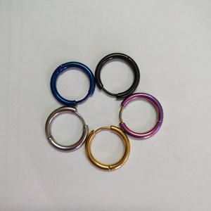 Boucles d'oreilles créoles en acier inoxydable 10 mm, bijoux de mode unisexe pour oreilles percées, à porter en soirée, forme cercle - Product Image 2