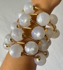 Novedad 2026, Pulseras de Moda de Oro de 18K con Bolas Punk y Plata Gruesa, Venta al por Mayor, Brazalete de Resina Blanca con Halo Blanco, Brazalete de Burbujas Blancas para Mujer - Product Image 5