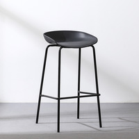 Fauteuils de bar extérieurs modernes à faible MOQ, tabourets de luxe légers haut de gamme avec structure en fer, design léger