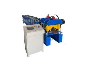 Machine de formage à froid de capuchons de toit fiables, ligne de production d'accessoires de <span class=keywords><strong>toiture</strong></span> métallique flexible <span class=keywords><strong>pour</strong></span> projets de construction - Product Image 1
