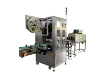 Machine d'étiquetage automatique de manchons rétractables avec tunnel de rétraction à la vapeur pour ligne d'emballage de bouteilles rondes et de bocaux de boissons